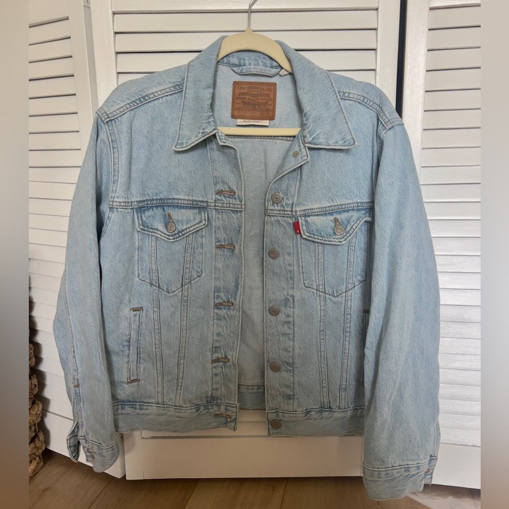 [NEW/UNWORN] Levi's Ex-Boyfriend Trucker Light Blue Denim Jacket
